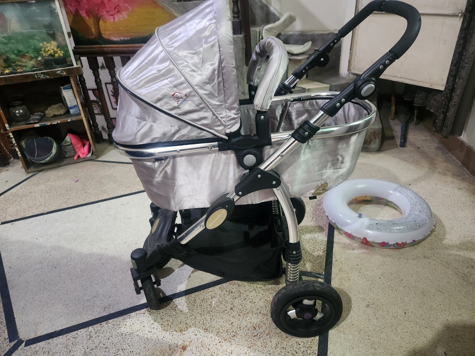 Baby large egg pram