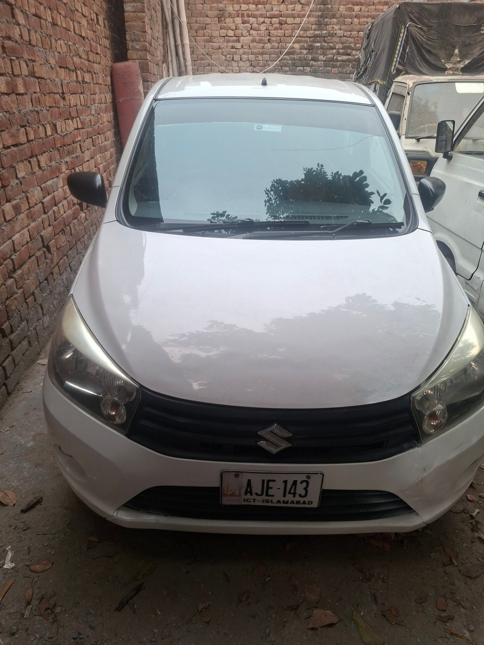Suzuki Cultus VXL 2018 White – Total Genuine – Lahore Number