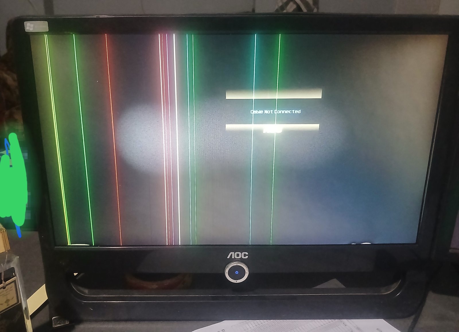 18in monitor per lines hai or halkasa nishan hai