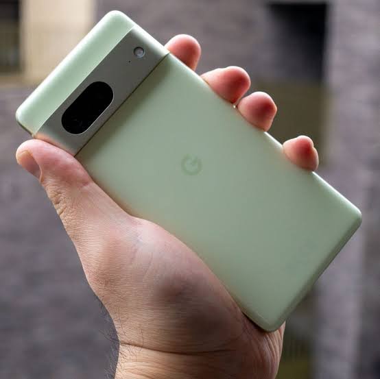 Google Pixel 7 (Official PTA) with original charger