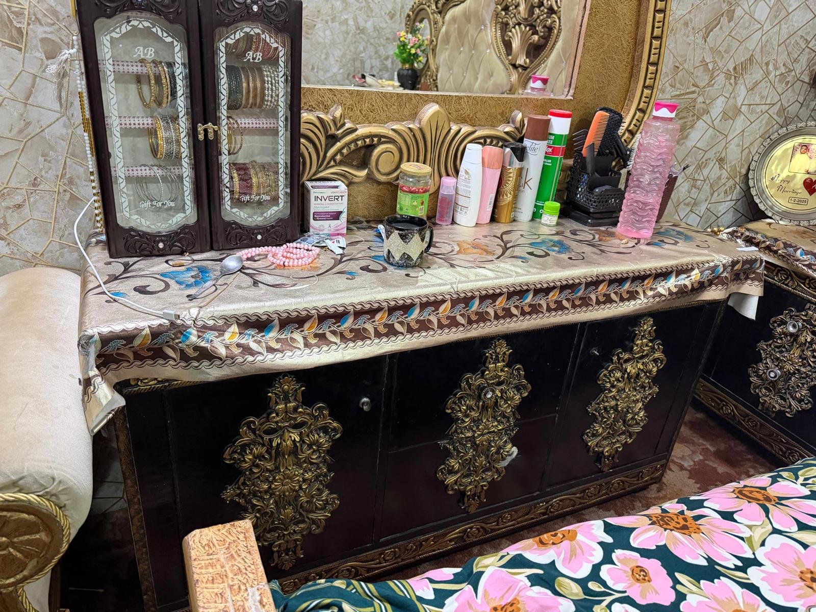 Bed side tablesdressingCupboardDewaan sofa