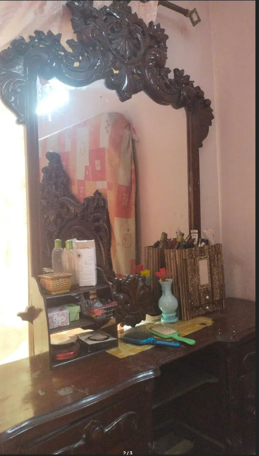 Wooden chanoti style Bed with dressing