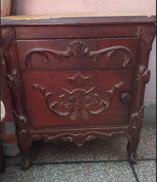 Wooden chanoti style Bed with dressing