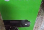 Xbox one fat with 5 to 8 games new condition with box