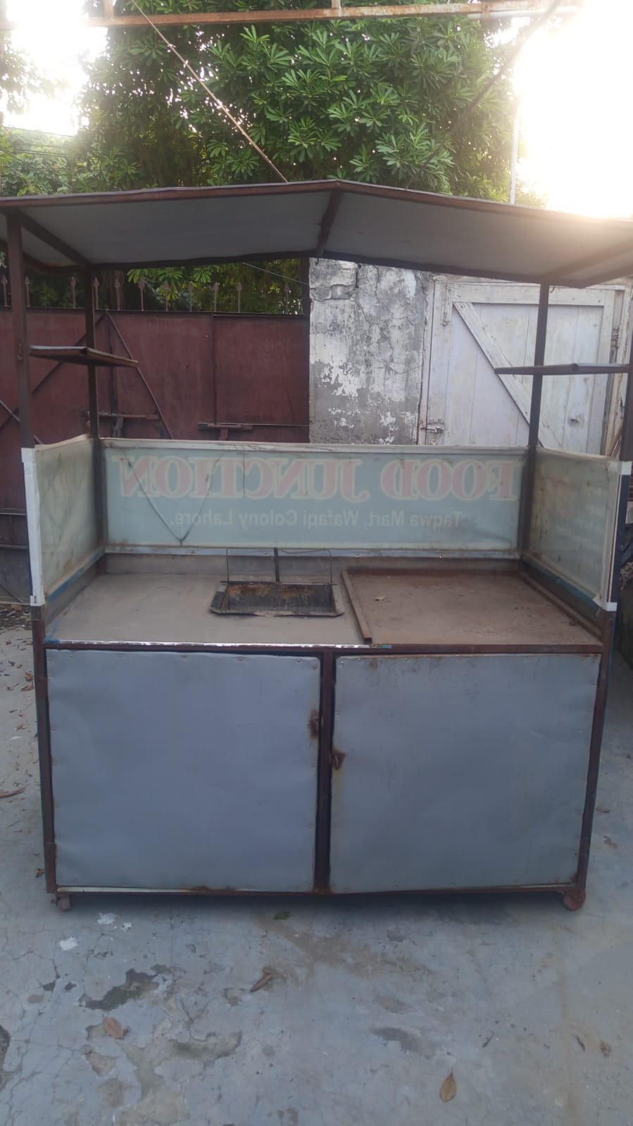 Fast food counter for sale in wafaqi colouny lahore