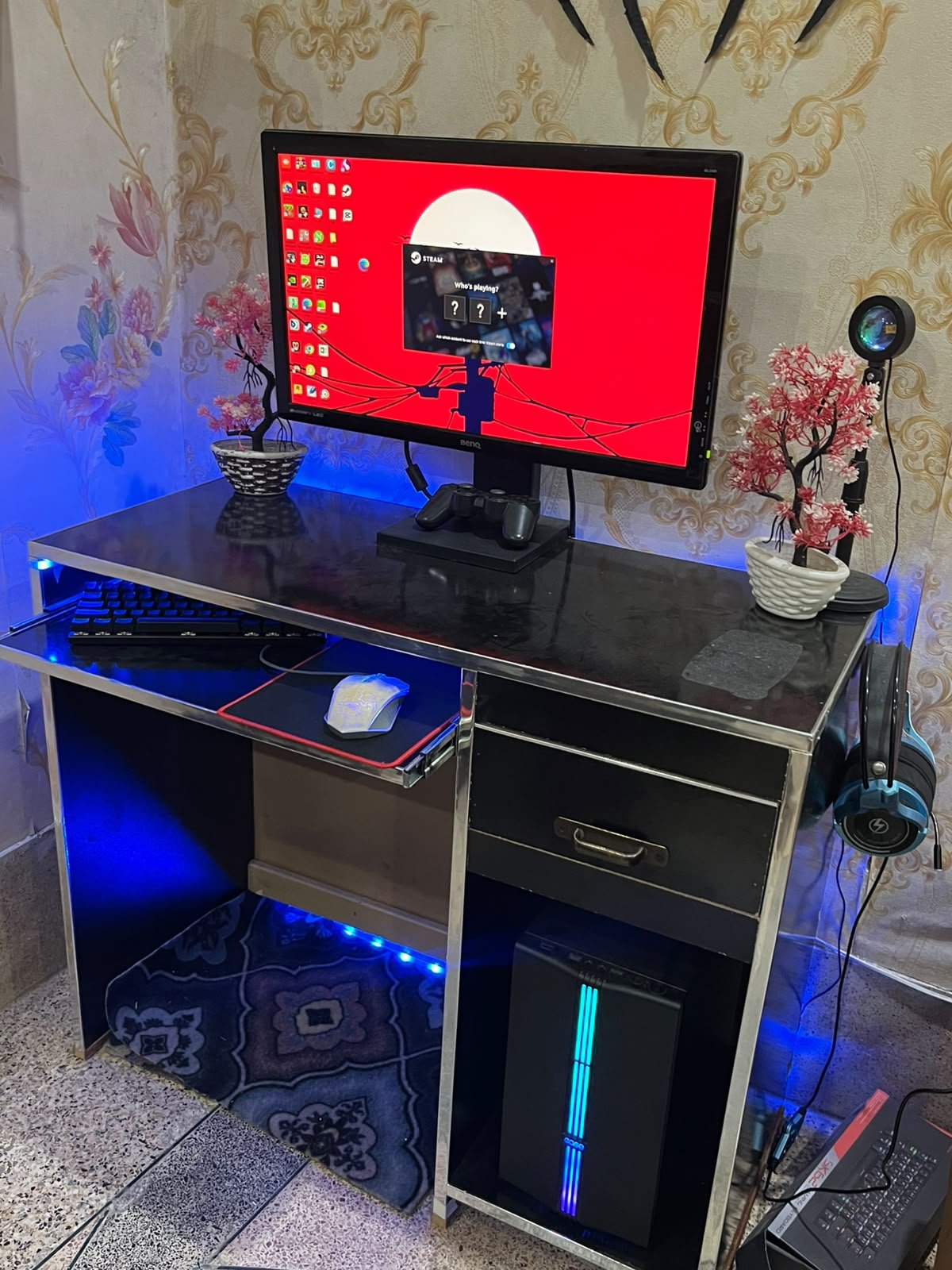Gaming desk for sale 10/10 condition