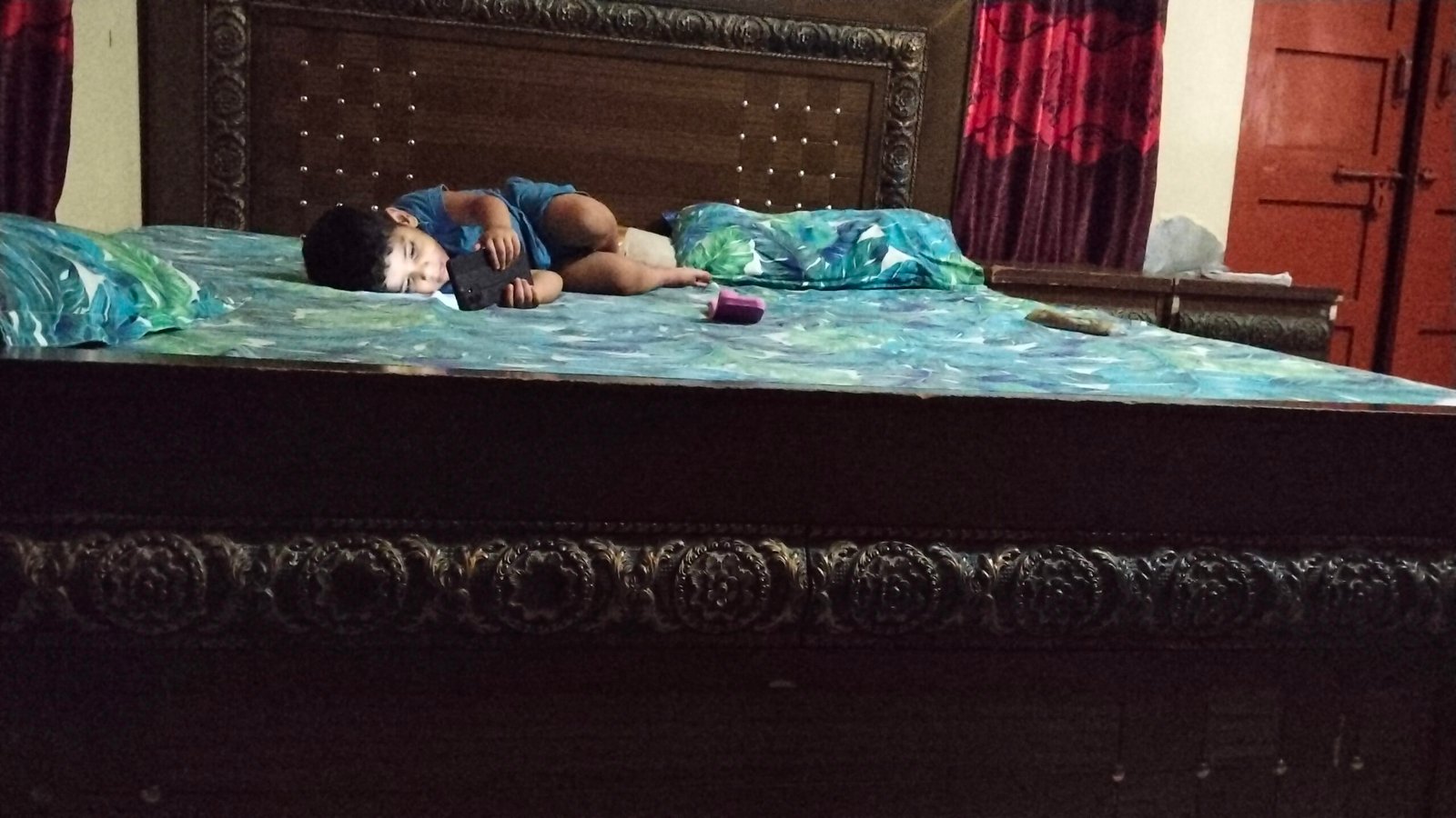 Bed set in good condition and reason able price