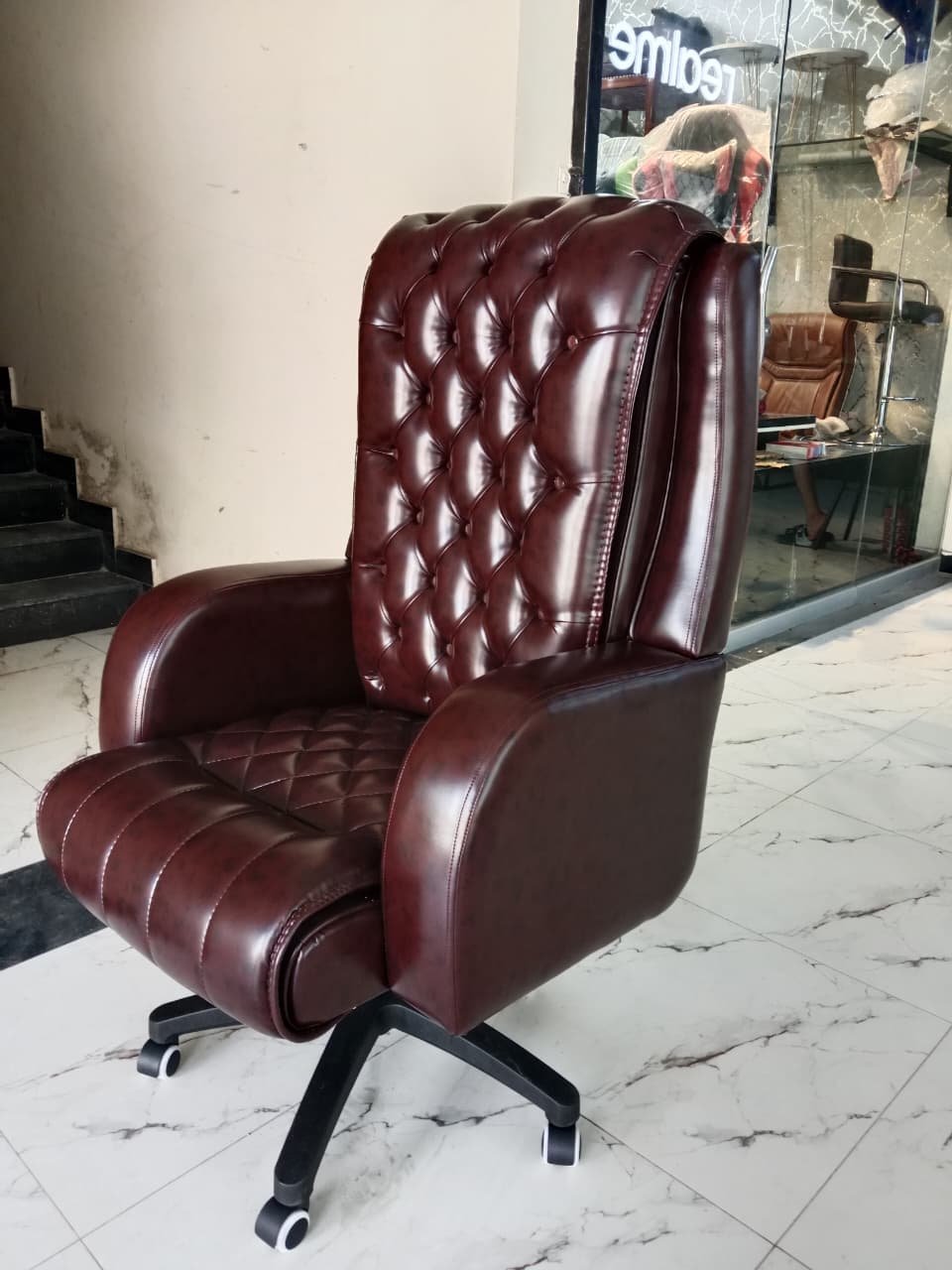 EXECUTIVE CHAIR