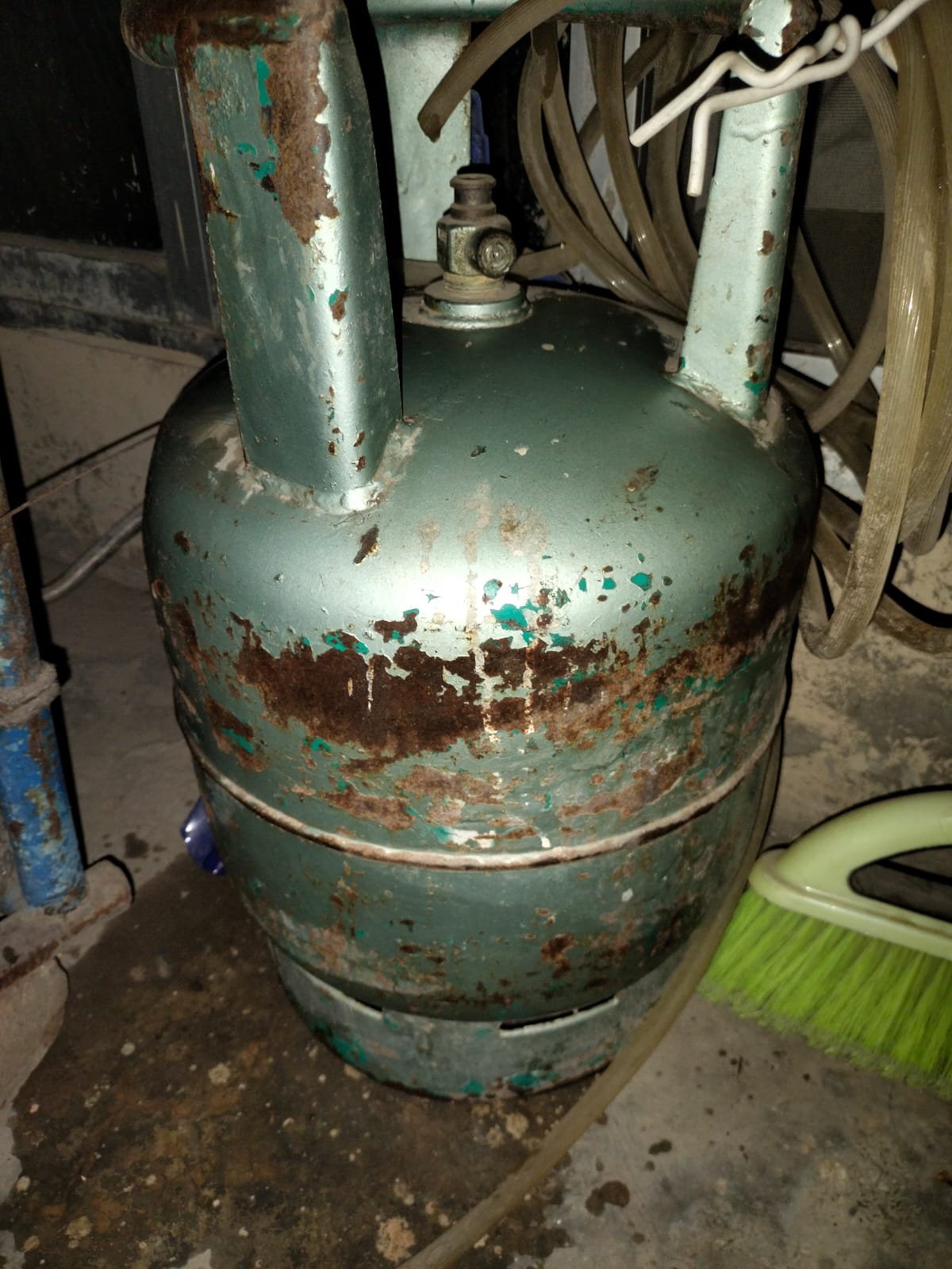 LPG CYLINDER 12 KG
