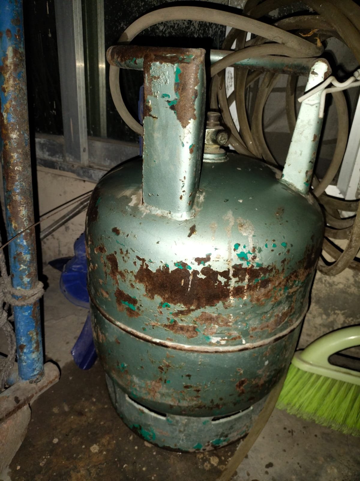 LPG CYLINDER 12 KG