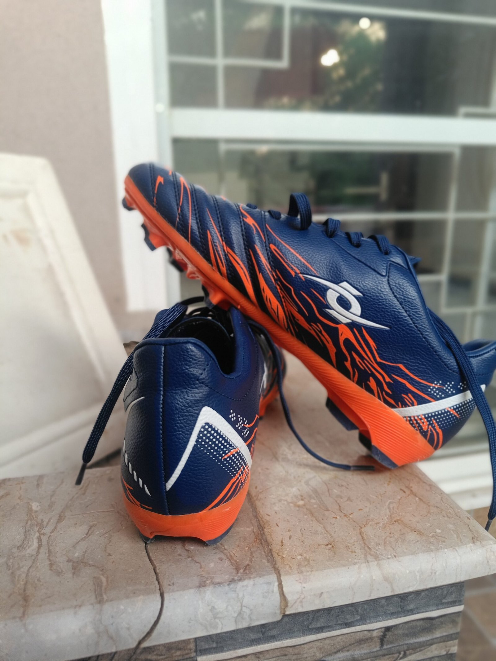 Mosu football STUDS 10/10 CONDITION