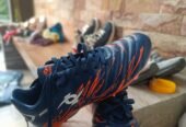 Mosu football STUDS 10/10 CONDITION