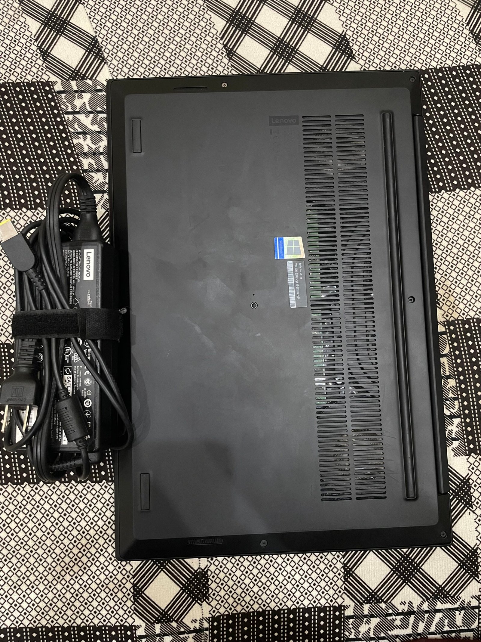 Lenovo x1 extreme NVIDIA gtx 1050 ti max Q 4gb , 1tb 25 gb