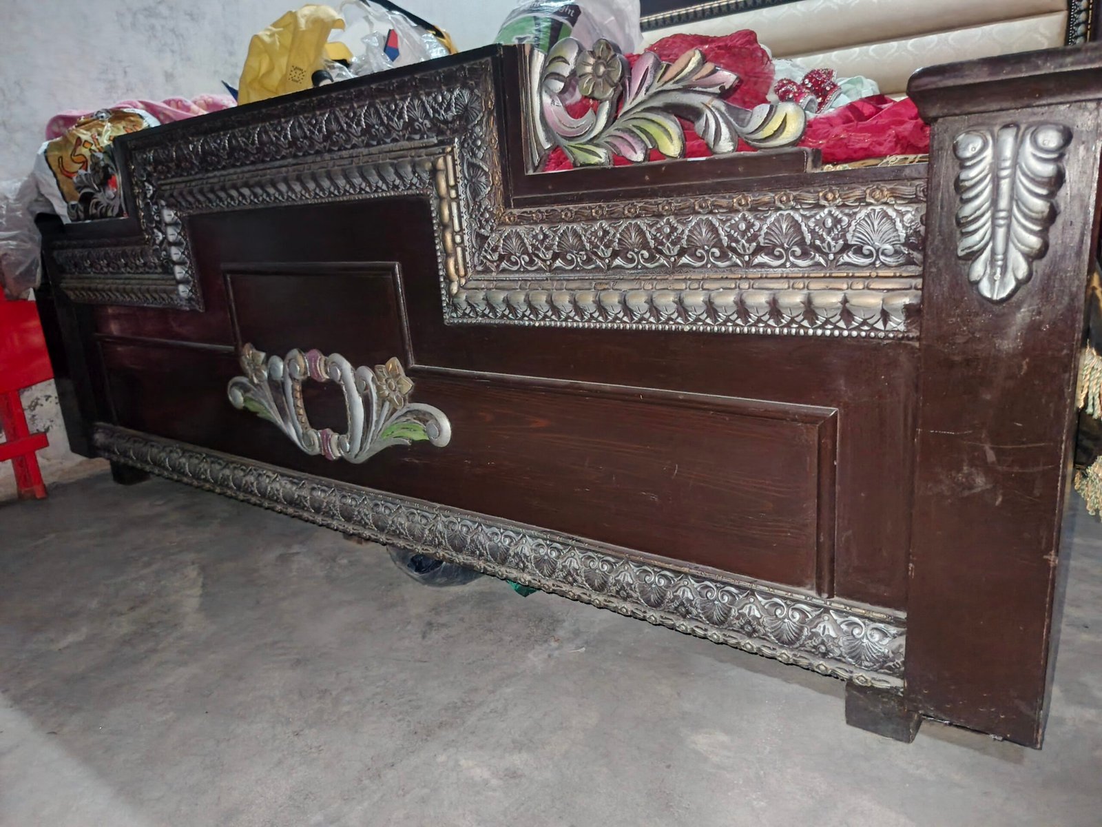 Double bed with 1 side table