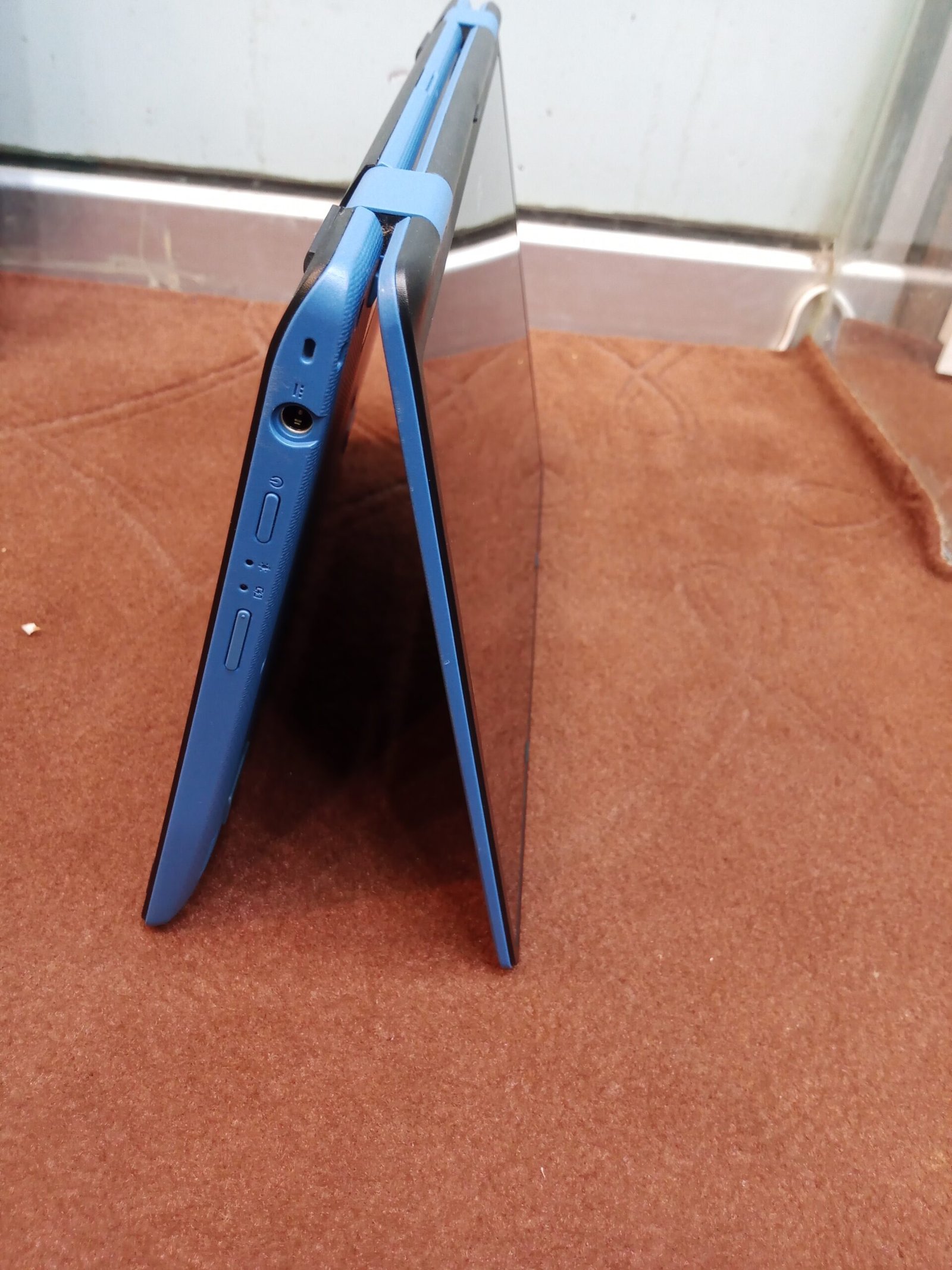 crome book 4ram 32Stroage touch screen or 360 ha accer chly