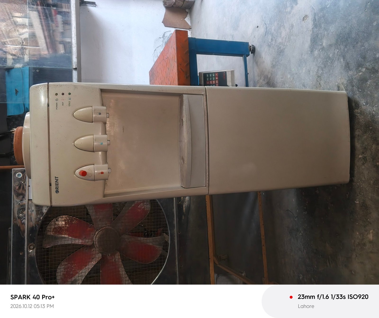 Water dispenser with fridge