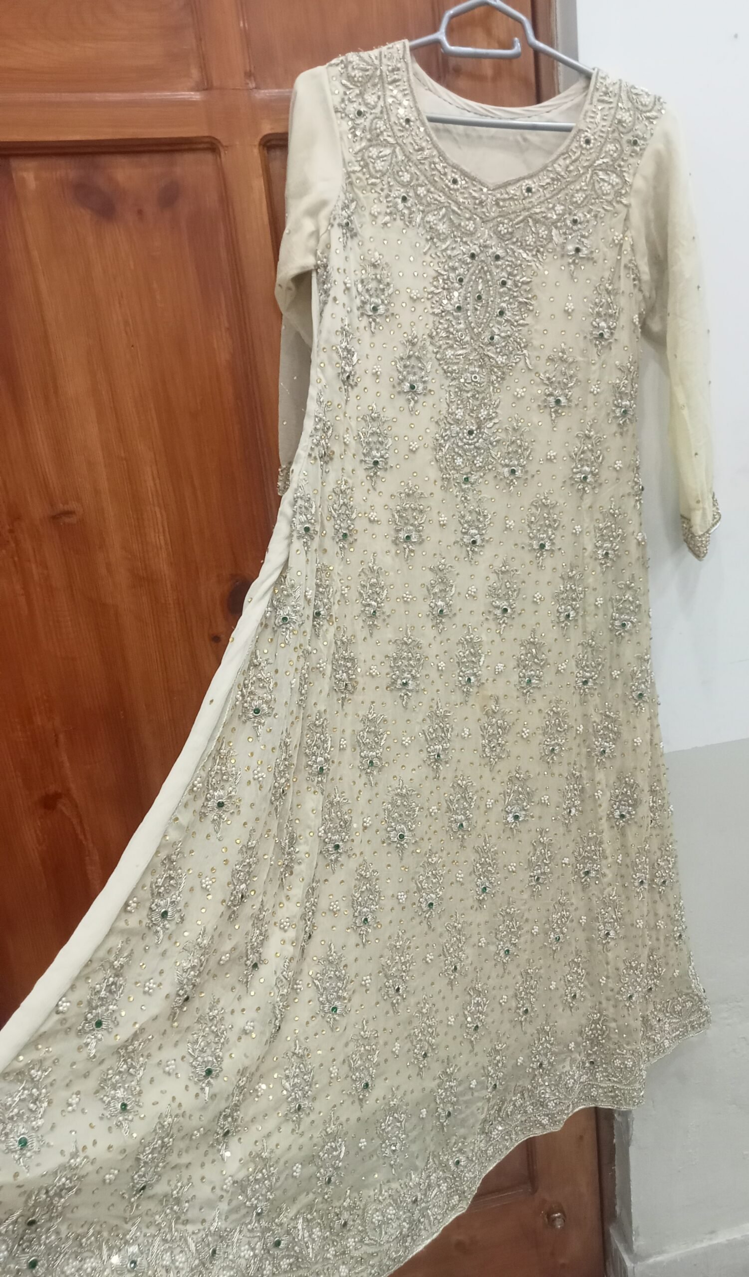Luxury Ivory Embroidered Maxi – Elegant 3-Piece Formal Wear