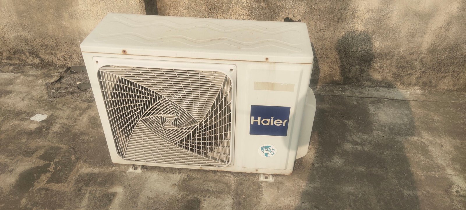 haier 1.5 ton AC DC Inverter