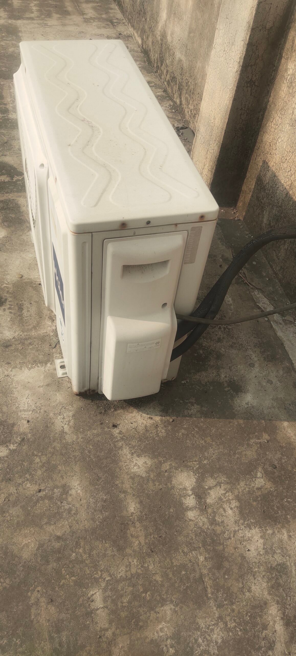 haier 1.5 ton AC DC Inverter