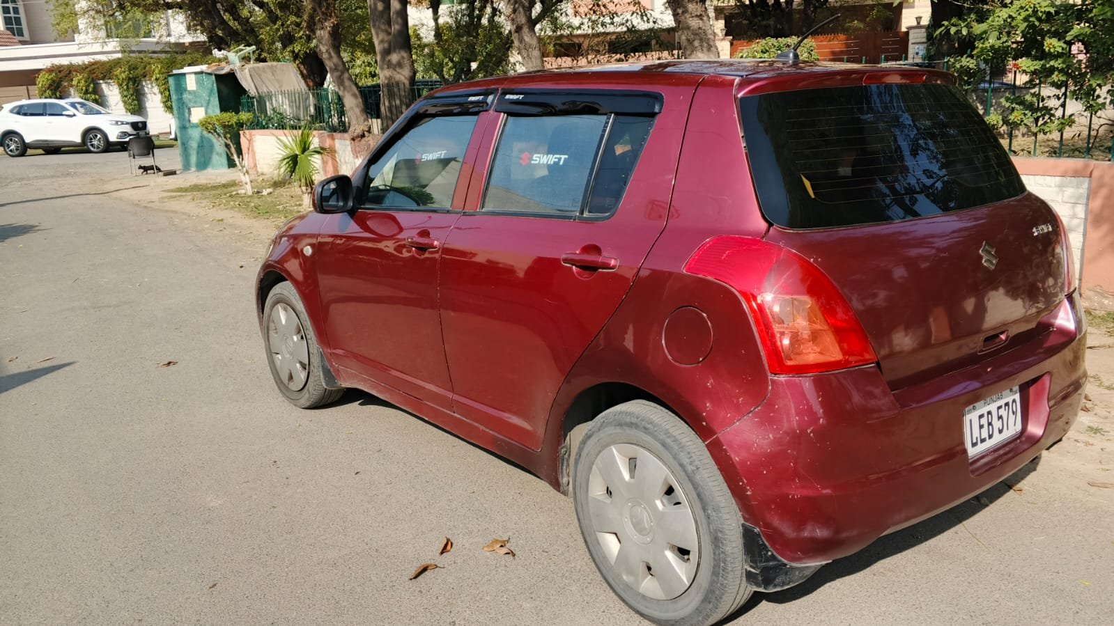 SUZUKI SWIFT DX (Model 2011) – 1300 CC